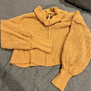 Free people loose knotted tan sweater size XSP but fits as a medium. Like new!